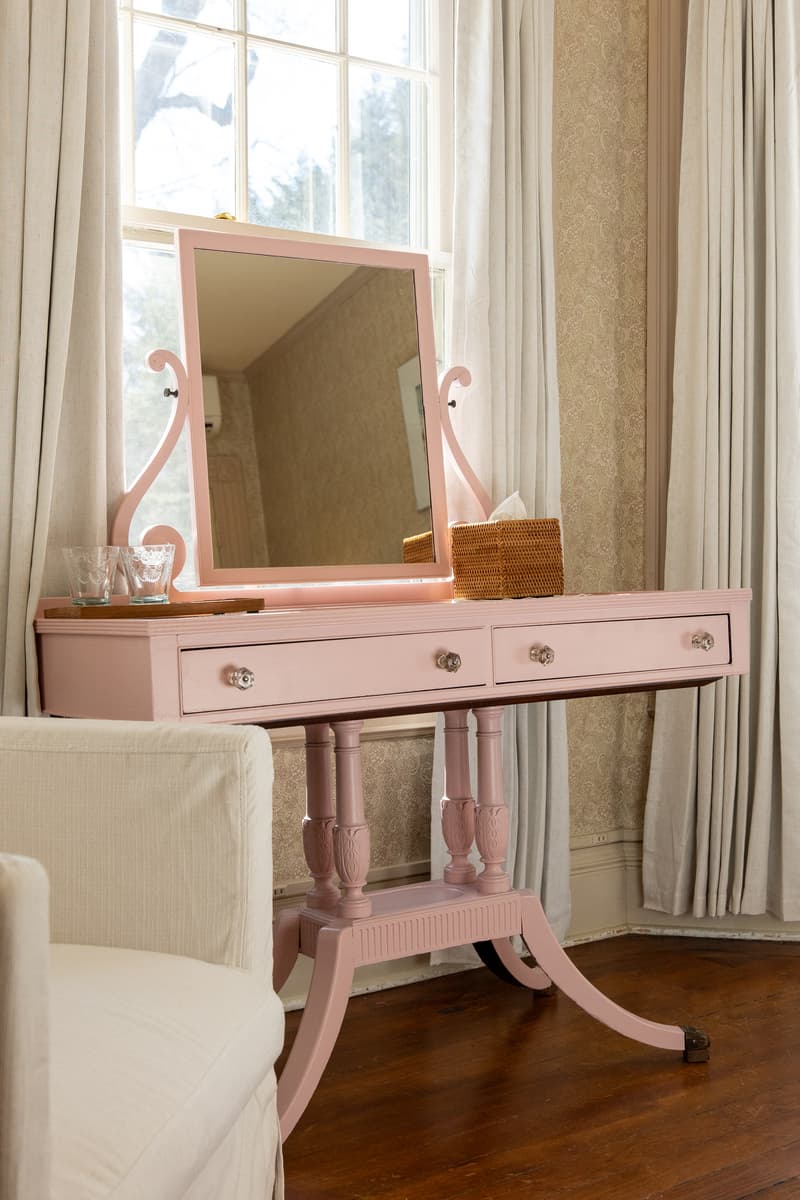 pink vanity table