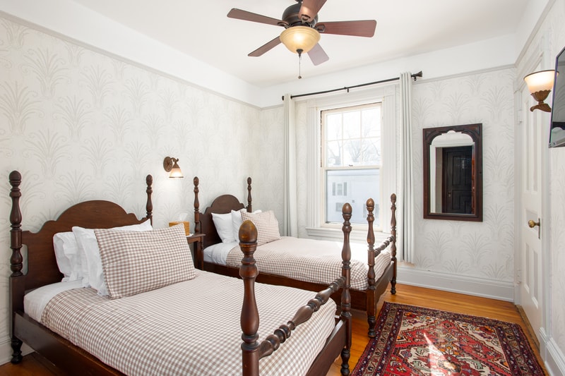 twin bedroom with two twin beds